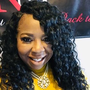 Meet your Posher, Regina